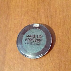 Single eyeshadow